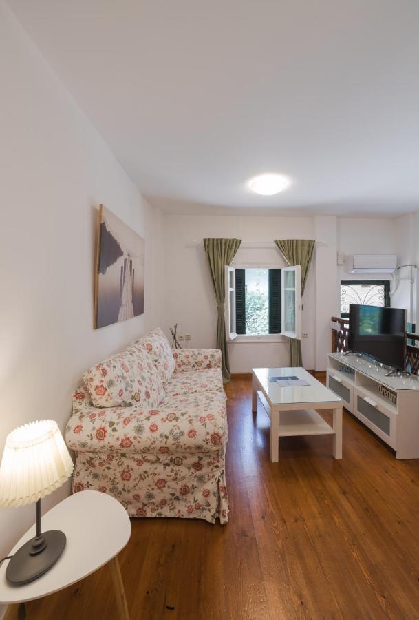 Anelia Boutique Apartments 나플리오 외부 사진